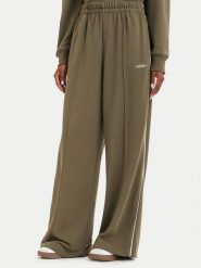 Adidas Spodnie dresowe Seasonal Essentials Colorpop KV6864 Zielony ciemny Wide Fit. Zielone spodnie dresowe adidas, bez wzorów, z bawełny. Za 239.99 zł.