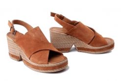 BOMBONELLA P009 4175 camel, sandały damskie. Brązowe sandały Bombonella, bez wzorów, ze skóry, bez obcasa, na obcasie, bez zapięcia. Za 242.17 zł.