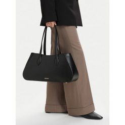 Torebka GINO ROSSI. Czarne torebki klasyczne Gino Rossi, bez wzorów, klasyczne, bez dodatków. Za 269.99 zł.