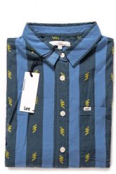 KOSZULA DAMSKA LEE DRAWSTRING SHIRT FROST BLUE L45APWMJ 112110197. Niebieskie koszule Lee, l, bez wzorów, z materiału, bez kołnierzyka, bez ramiączek. W wyprzedaży za 49.99 zł.