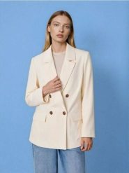 Żakiet dwurzędowy z rozcięciami z tyłu - żółty. Żółte marynarki i żakiety Sinsay, l, bez wzorów, bez ramiączek. Za 79.99 zł.