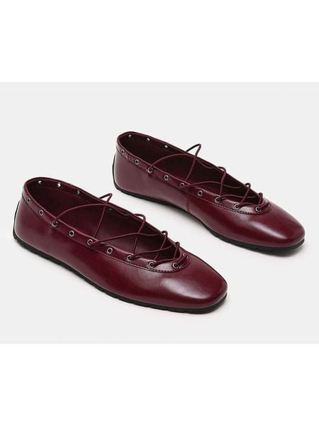 Steve Madden Baleriny w kolorze czerwonym rozmiar: 40. Czerwone baleriny Steve Madden, bez wzorów, bez obcasa, bez zapięcia. Za 249.95 zł.