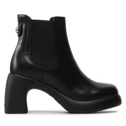 Botki KARL LAGERFELD. Czarne botki KARL LAGERFELD, bez wzorów, bez obcasa, na słupku, bez zapięcia. Za 549.99 zł.