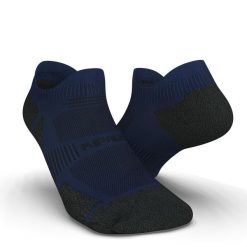 Skarpetki do biegania Kiprun Run 900 niskie cienkie. Niebieskie skarpetki KIPRUN, bez wzorów, z elastanu. Za 29.99 zł.