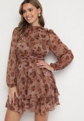 Brązowa Sukienka Rozkloszowana z Falbankami Zdobiona Metaliczną Nicią Ravistiel. Brązowe sukienki Born2be, na co dzień, m, z aplikacjami, eleganckie, bez kołnierzyka, bez ramiączek, mini, rozkloszowane. W wyprzedaży za 144.49 zł.
