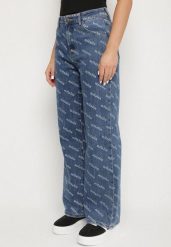 Niebieskie Jeansy o Szerokim Kroju z Wysokim Stanem i Ozdobnym Nadrukiem Evellexa. Niebieskie jeansy Born2be, l, bez wzorów, z jeansu, klasyczne, z podwyższonym stanem. Za 139.99 zł.