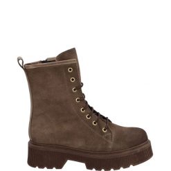 ZAMSZOWE WORKERY 64030 CAMO BEIGE. Brązowe botki Venezia, bez wzorów, ze skóry, bez obcasa, bez zapięcia. Za 259.00 zł.