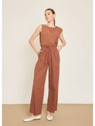 BGN Spodnie w kolorze jasnobrązowym rozmiar: 38. Brązowe spodnie materiałowe BGN, bez wzorów, z materiału. Za 121.99 zł.