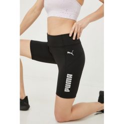 Puma szorty treningowe Ready To Go kolor czarny medium waist. Czarne szorty sportowe Puma, bez wzorów, z materiału. W wyprzedaży za 129.99 zł.