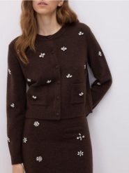 Kardigan z aplikacjami - brązowy. Brązowe swetry Reserved, l, z aplikacjami, z dzianiny, bez ramiączek. Za 159.99 zł.