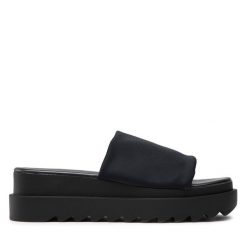 Klapki Bata. Czarne klapki Bata, bez wzorów, bez obcasa, bez zapięcia. Za 179.99 zł.