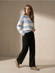 Sweter w paski z bufiastymi rękawami z wiskozy - błękitny. Niebieskie swetry Sinsay, l, bez wzorów, z wiskozy, bez ramiączek. Za 49.99 zł.