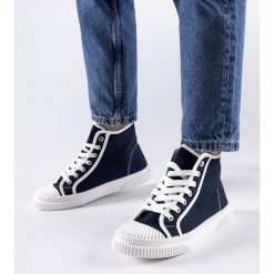 Granatowe wysokie trampki Pozzuolo niebieskie. Niebieskie trampki bez wzorów, eleganckie, przed kolano, bez zapięcia. Za 74.48 zł.