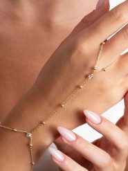 Lodie Silver Srebrna bransoletka z elementami ozdobnymi rozmiar: onesize. Szare bransoletki Lodie Silver, z cyrkonią, srebrne. Za 95.99 zł.