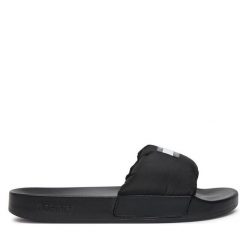 Klapki Tommy Jeans. Czarne klapki Tommy Jeans, bez wzorów, z jeansu, bez obcasa, bez zapięcia. Za 139.99 zł.