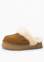 UGG W DISQUETTE Kapcie damskie brązowe. Brązowe kapcie UGG, bez wzorów. Za 629.99 zł.