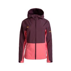 Kurtka damska typu soft shell LANETTE W, wodoodporna, wiatroszczelna i termiczna. Czerwone kurtki przejściowe sportowe IZAS, bez wzorów, z softshellu, bez kaptura, trekkingowe. Za 443.43 zł.