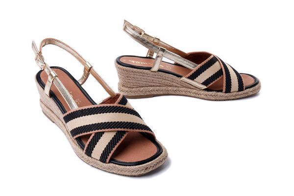 TAMARIS 1-28052-42 098 M2805242 black combination, sandały damskie. Czarne sandały Tamaris, bez wzorów, z gumy, bez obcasa, bez zapięcia. Za 279.90 zł.