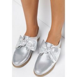 Srebrne Półbuty Sinsin. Szare półbuty wsuwane Born2be, bez wzorów, eleganckie, bez obcasa, na płaskiej podeszwie. W wyprzedaży za 71.99 zł.