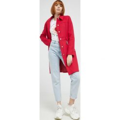 Love Moschino płaszcz wełniany kolor czerwony przejściowy. Czerwone płaszcze Love Moschino, bez wzorów, z materiału, bez kaptura. Za 2,599.90 zł.