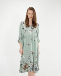 Zielona sukienka w kwiaty. Zielone sukienki Unisono, l, bez wzorów, bez kołnierzyka, bez ramiączek, midi, rozkloszowane. Za 249.00 zł.