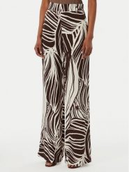 Guess Spodnie materiałowe W6GB19 W1972 Brązowy Regular Fit. Brązowe spodnie materiałowe Guess, z aplikacjami, z materiału. Za 474.99 zł.