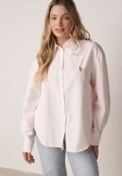 Różowa Koszula z Bawełną w Paski Ozdobiona Haftem Sercem Sewriva. Czerwone koszule Born2be, bez wzorów, z bawełny, klasyczne, bez kołnierzyka, bez ramiączek. Za 89.99 zł.