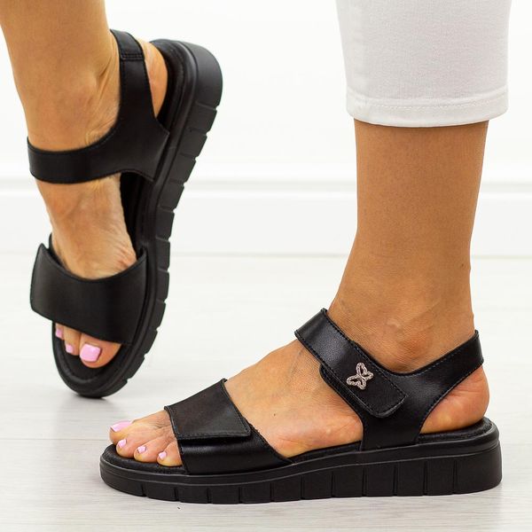 Czarne skórzane sandały damskie Vinceza 79540. Czarne sandały VINCEZA, bez wzorów, z jeansu, eleganckie, bez obcasa, bez zapięcia. Za 179.00 zł.