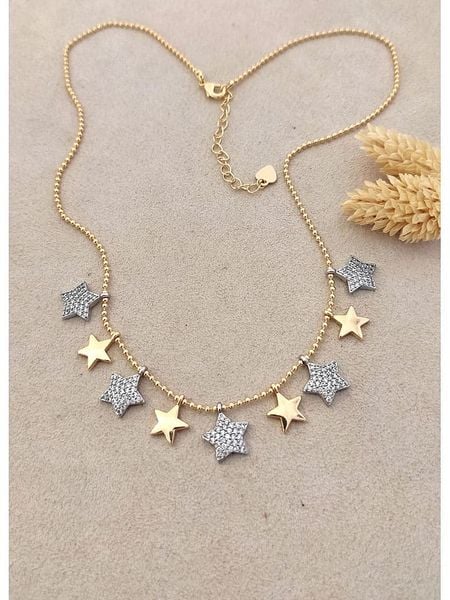 Nakkash Pozłacany naszyjnik z elementami ozdobnymi - dł. 42 cm rozmiar: onesize. Szare naszyjniki Nakkash, z materiału, z cyrkonią, pozłacane. Za 88.02 zł.