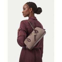 Torebka Calvin Klein. Brązowe torebki klasyczne Calvin Klein, bez wzorów, klasyczne, bez dodatków. Za 699.99 zł.