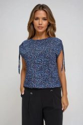 Wzorzysta bluzka niebieska. Niebieskie bluzki MOODO, l, bez wzorów, z elastanu, bez kołnierzyka, bez ramiączek. Za 69.99 zł.