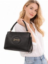 Florence Bags Skórzana torebka "Hoppo" w kolorze czarnym - 32 x 26 x 11 cm rozmiar: onesize. Czarne torebki klasyczne Florence Bags, bez wzorów, z materiału, bez dodatków. Za 382.99 zł.