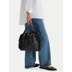 Torebka Badura. Czarne torebki klasyczne Badura, bez wzorów, klasyczne, bez dodatków. Za 299.99 zł.