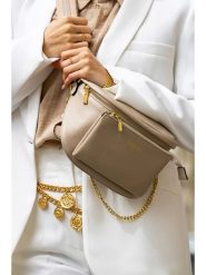 Victor & Hugo Paris Skórzana saszetka "Aly" w kolorze beżowym - 21 x 13 x 8 cm rozmiar: onesize. Brązowe nerki i saszetki Victor & Hugo Paris, bez wzorów, z materiału, sportowe, bez dodatków. Za 260.99 zł.