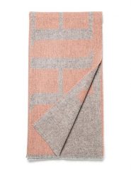 Hey Marly Wełniany szal "Signature" w kolorze pomarańczowym - 200 x 55 cm rozmiar: onesize. Pomarańczowe szaliki i kominy Hey Marly, bez wzorów, z kaszmiru. Za 297.26 zł.