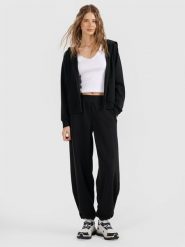 4F Spodnie dresowe z szerokimi nogawkami z modalem damskie - czarne M. Czarne spodnie dresowe 4f, bez wzorów, z dresówki. Za 189.99 zł.