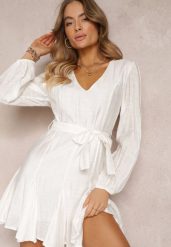 Biała Rozkloszowana Sukienka Mini z Wiązaniem w Talii Evyna. Białe sukienki Renee, l, bez wzorów, bez kołnierzyka, bez ramiączek, mini, rozkloszowane. W wyprzedaży za 43.99 zł.