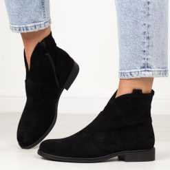 Czarne jesienne zamszowe ażurowe botki damskie S.Barski 151. Czarne botki S.BARSKI, w ażurowe wzory, z jeansu, eleganckie, bez obcasa, na obcasie, bez zapięcia. Za 219.00 zł.