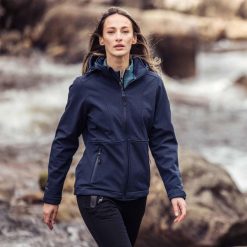 Dlx Christine- Damska kurtka Dlx Softshell Granatowa Marl. Niebieskie kurtki przejściowe sportowe DLX, bez wzorów, z softshellu, bez kaptura, trekkingowe. Za 426.99 zł.
