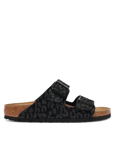 Birkenstock Klapki Arizona 1030563 Czarny. Czarne klapki Birkenstock, bez wzorów, ze skóry, bez obcasa, bez zapięcia. Za 449.99 zł.