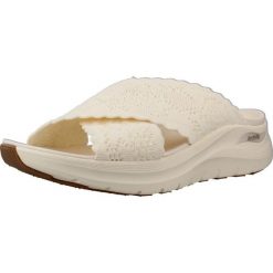 Sandały SKECHERS 164079S Biały. Białe sandały Skechers, bez wzorów, z materiału, bez obcasa, bez zapięcia. Za 302.99 zł.