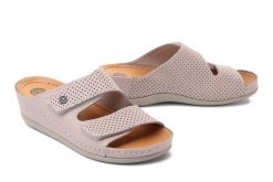 DR. BRINKMANN 700568-81 beżowy, klapki profilaktyczne damskie. Brązowe klapki Dr. Brinkmann, bez wzorów, bez obcasa, bez zapięcia. Za 329.90 zł.