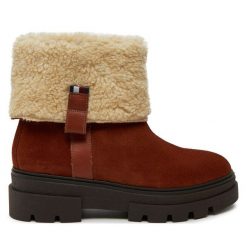 Botki Tommy Hilfiger. Brązowe botki Tommy Hilfiger, bez wzorów, bez obcasa, na płaskiej podeszwie, bez zapięcia. Za 379.99 zł.