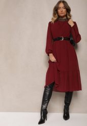 Bordowa Sukienka z Aplikacjami na Stójce i z Gumką w Talii Lilora. Czerwone sukienki Renee, na co dzień, l, z aplikacjami, eleganckie, bez kołnierzyka, bez ramiączek, midi, proste. W wyprzedaży za 76.99 zł.