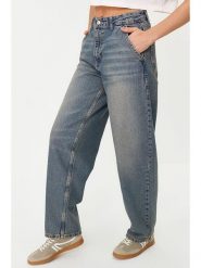 Trendyol Dżinsy - Mom fit - w kolorze błękitnym rozmiar: 38. Niebieskie jeansy Trendyol, bez wzorów, klasyczne, z podwyższonym stanem. Za 110.29 zł.
