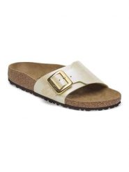 Birkenstock Klapki "Madrid" w kolorze złotym rozmiar: 41. Żółte klapki Birkenstock, bez wzorów, klasyczne, z otwartym noskiem, bez obcasa, bez zapięcia. Za 356.61 zł.