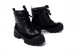 CAPRICE 26221-41 019 black comb, śniegowce damskie. Czarne śniegowce Caprice, bez wzorów, bez zapięcia. Za 499.90 zł.