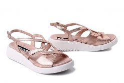 WONDERS C-6550 rame, sandały damskie. Czerwone sandały Wonders, bez wzorów, bez obcasa, bez zapięcia. Za 539.90 zł.