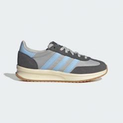 Buty RUN 70s 2.0. Brązowe buty trekkingowe adidas, bez wzorów, ze skóry, bez zapięcia, trekkingowe. Za 299.00 zł.