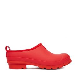 Kalosze Hunter. Czerwone kalosze Hunter, bez wzorów, bez zapięcia. Za 199.99 zł.